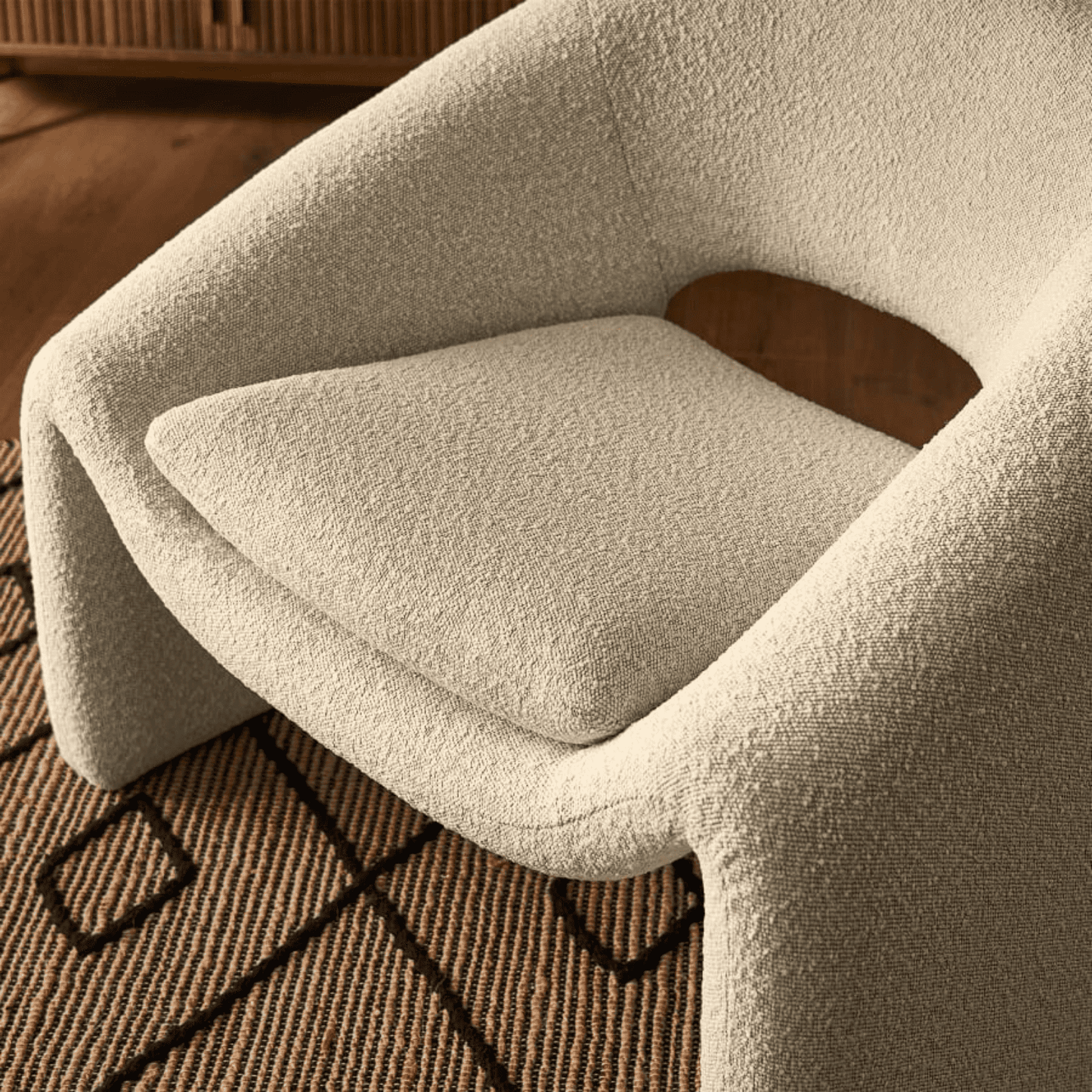 ALUNA LOUNGE CHAIR